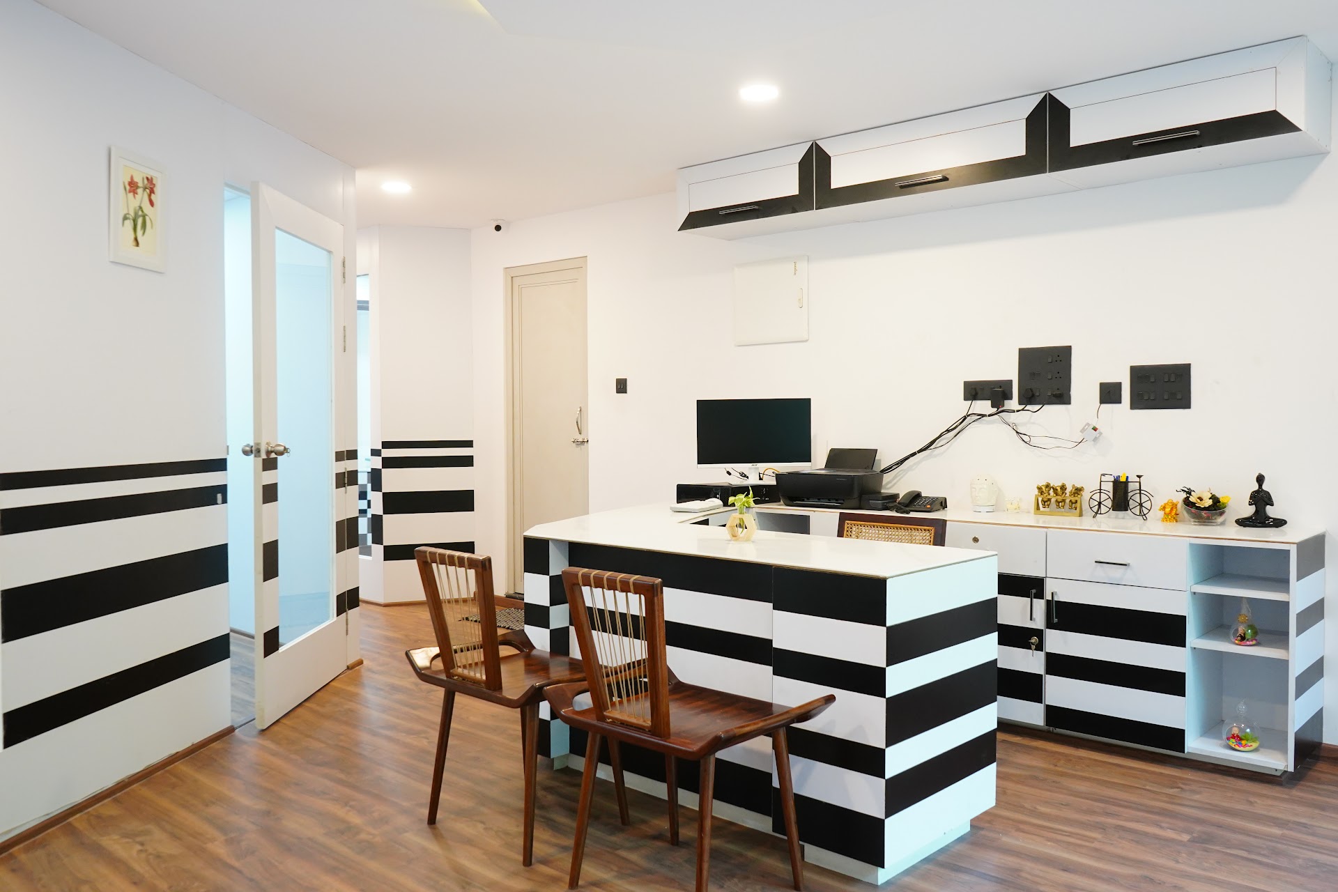 Smile-Glow-Clinic-Reception